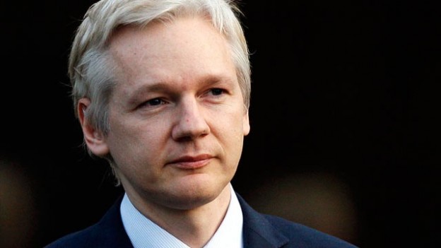 Wikileaks. Julian Assange si dice pronto a consegnarsi alle autorità