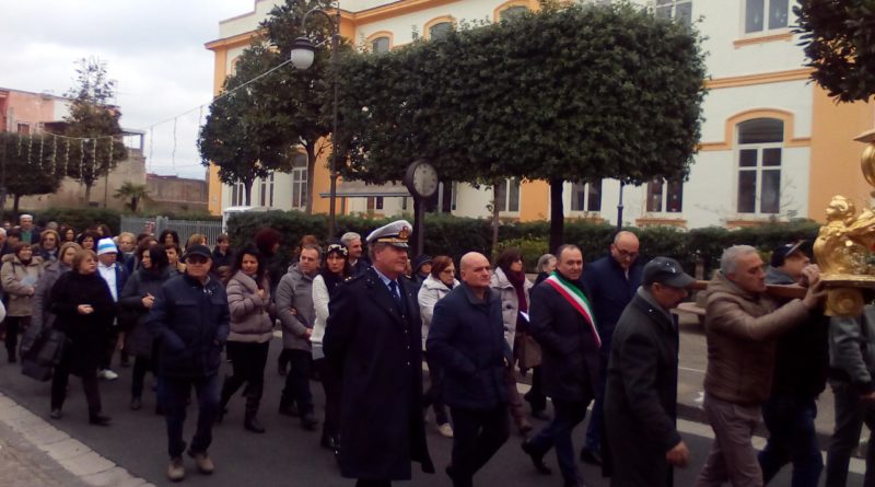 Mariglianella (NA): Comunità Parrocchiale in Processione per il Santo Patrono Giovanni Evangelista.