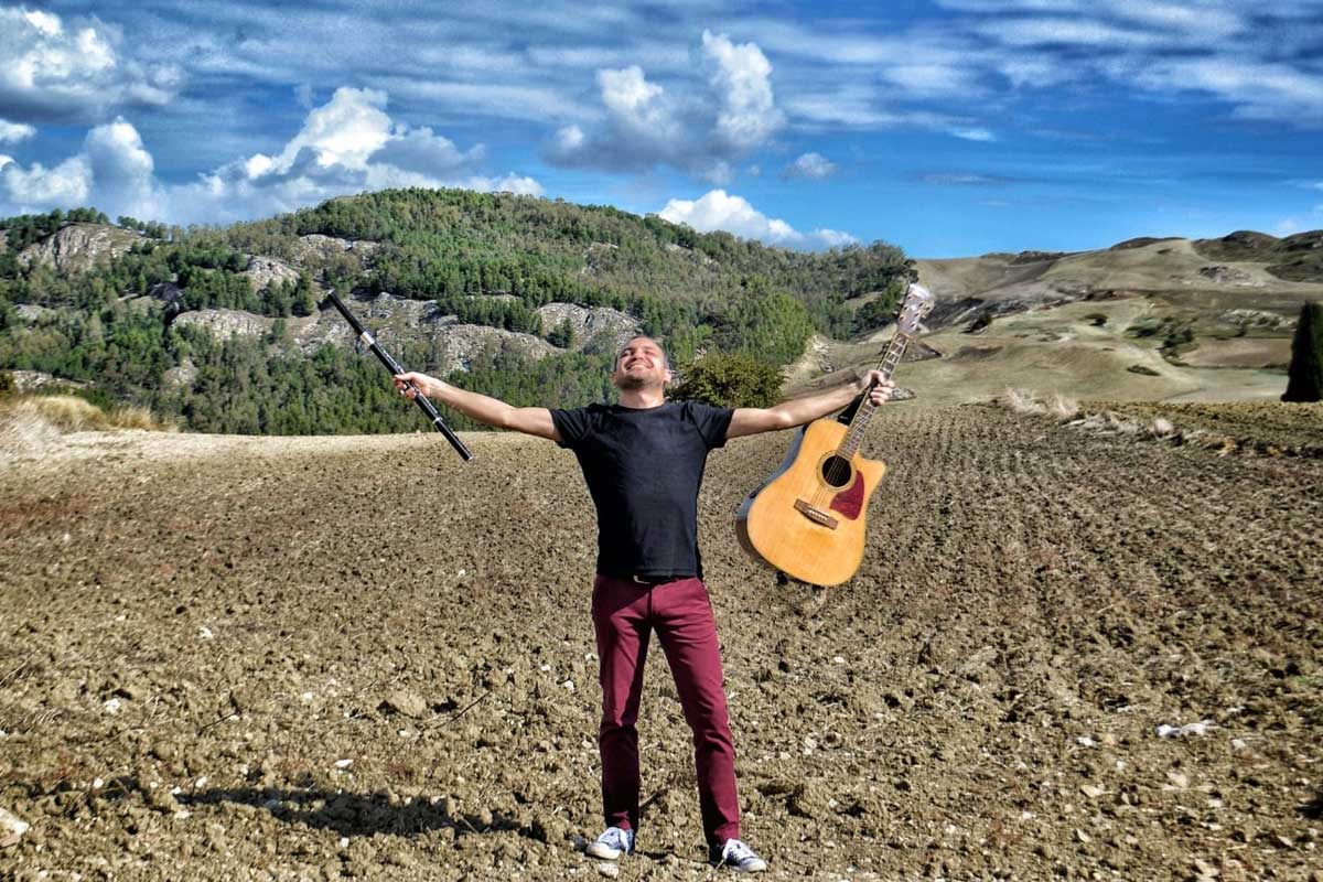 Sergio Gelsomino: intervista al cantautore e polistrumentista siciliano