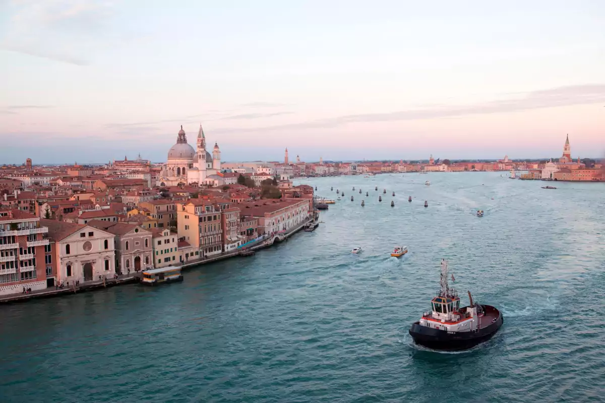 Turismo: a Venezia canadesi e australiani le nazionalità emergenti per l’estate