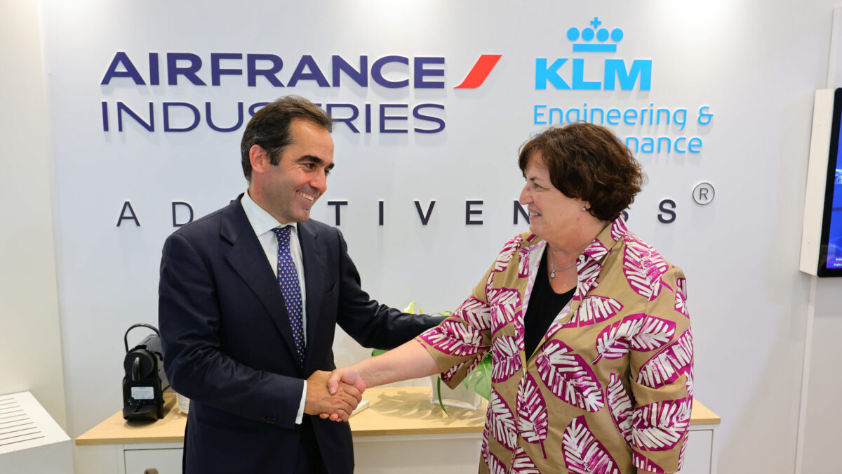 Da sinistra Carlos Muñoz, CEO e Fondatore di Volotea e Anne Brachet, Executive Vice President di AFI KLM E&M
